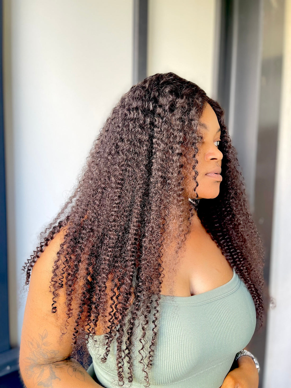 KINKY CURLY – RÉF. DIOLA : L’AFRO NATUREL PARFAIT SIGNÉ MINGA HAIR